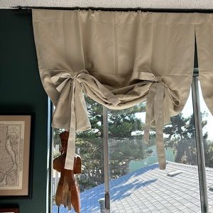 1 tie-up, beige, thick, blackout curtain. Sort of a Victorian vibe. 44” W x 63”L